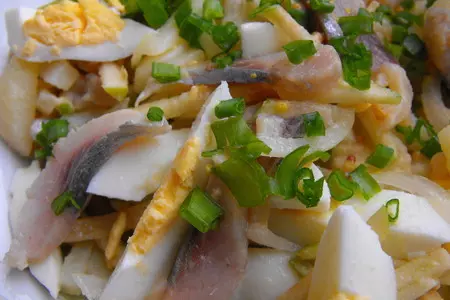 Салат с селедкой, картофелем и яблоком: шаг 9