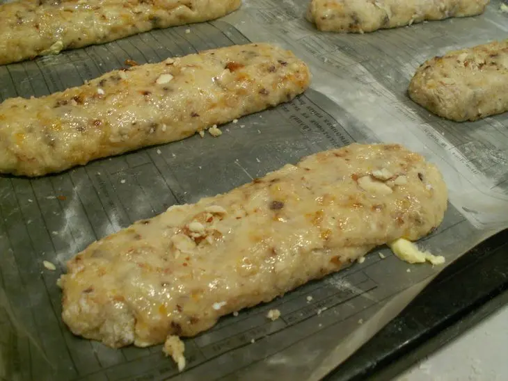 Бискотти с курагой и орехами: шаг 3