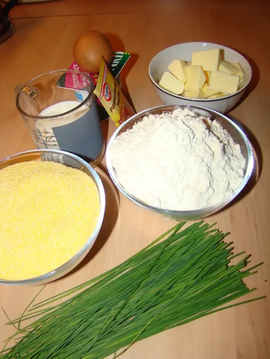 Кукурузный хлеб с зеленым луком: шаг 1