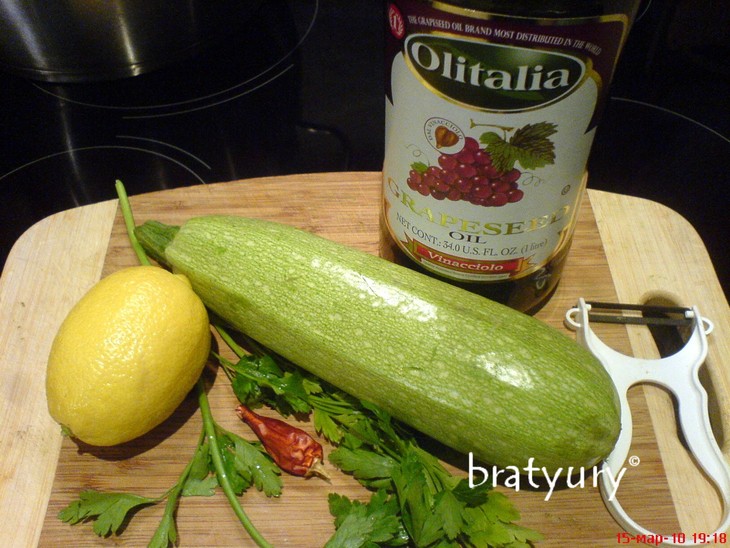 Салат из свежего сырого кабачка по швейцарскому рецепту: шаг 1