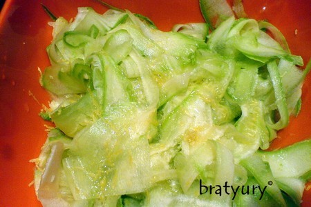 Салат из свежего сырого кабачка по швейцарскому рецепту: шаг 4