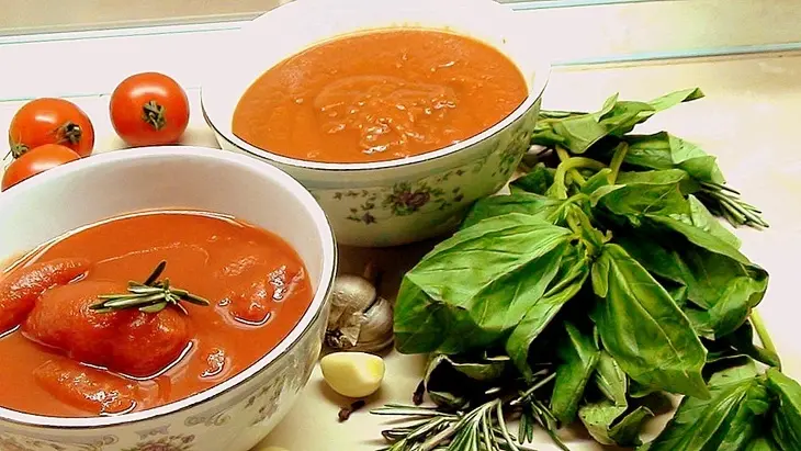 Равиоли с мясом и соусом из сливовидных помидор.: шаг 1