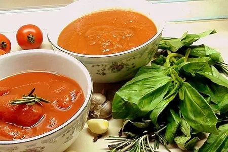 Равиоли с мясом и соусом из сливовидных помидор.: шаг 1