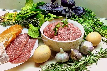 Равиоли с мясом и соусом из сливовидных помидор.: шаг 7