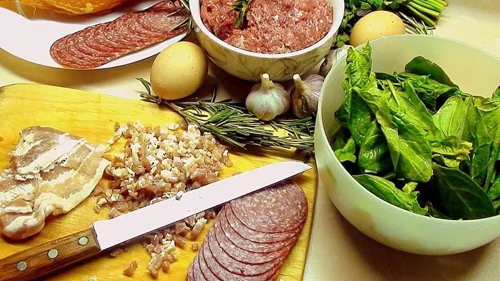 Равиоли с мясом и соусом из сливовидных помидор.: шаг 8