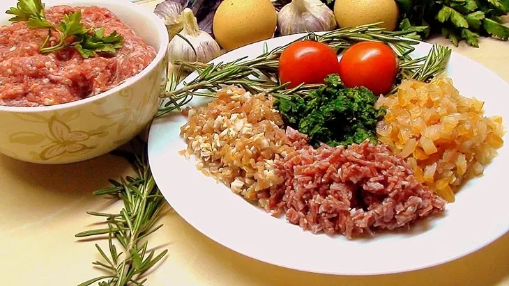 Равиоли с мясом и соусом из сливовидных помидор.: шаг 9