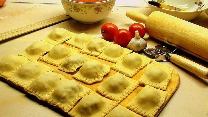 Равиоли с мясом и соусом из сливовидных помидор.: шаг 11