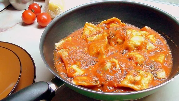Равиоли с мясом и соусом из сливовидных помидор.: шаг 12