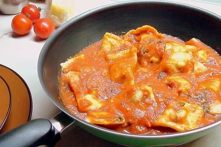 Равиоли с мясом и соусом из сливовидных помидор.: шаг 12