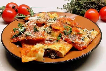 Равиоли с мясом и соусом из сливовидных помидор.: шаг 13