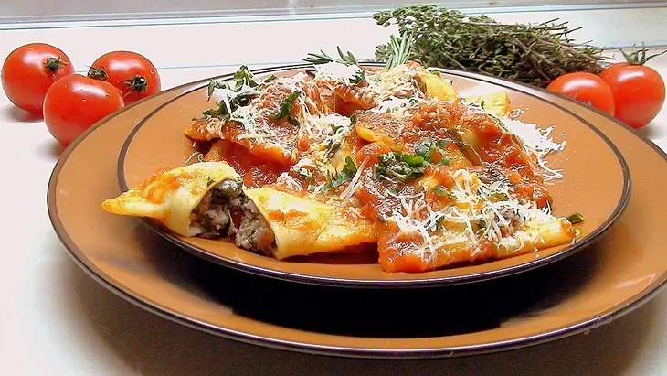 Равиоли с мясом и соусом из сливовидных помидор.: шаг 14