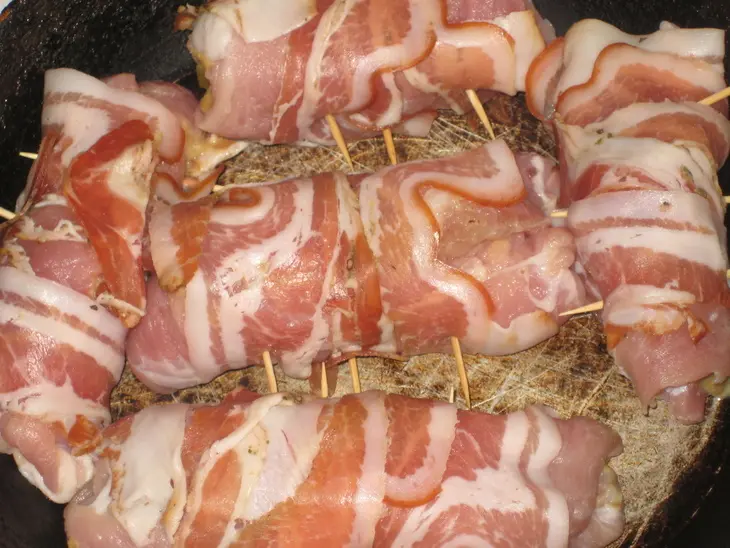 Мясные рулетики в беконе.: шаг 5