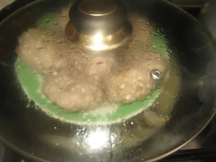 Нижегородские шницели под белым соусом и пряным паром: шаг 2