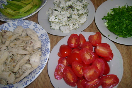 Греческий островной салат с курицей и авокадо: шаг 2