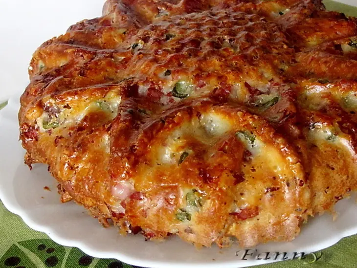 Сырный кекс с копченостями, маринованными огурчиками и грецкими орехами: шаг 8