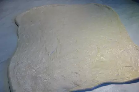 Пикантный пирог из розочек с сосисками: шаг 1