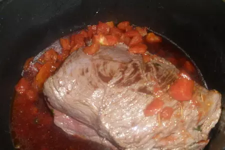 Мясо, фаршированное чесноком и кедровыми орехами в винном соусе: шаг 5
