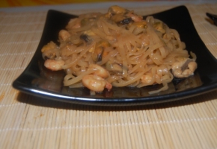 Рисовая лапша с мидиями и креветками: шаг 7