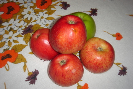 Оладьи с яблоками: шаг 1