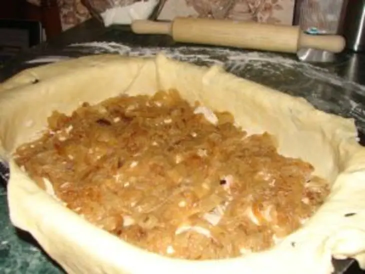 Луковый пирог с сыром: шаг 2