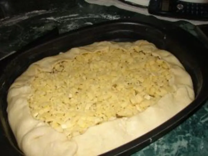 Луковый пирог с сыром: шаг 4