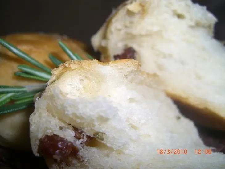 Булочки с розмарином и изюмом: шаг 1