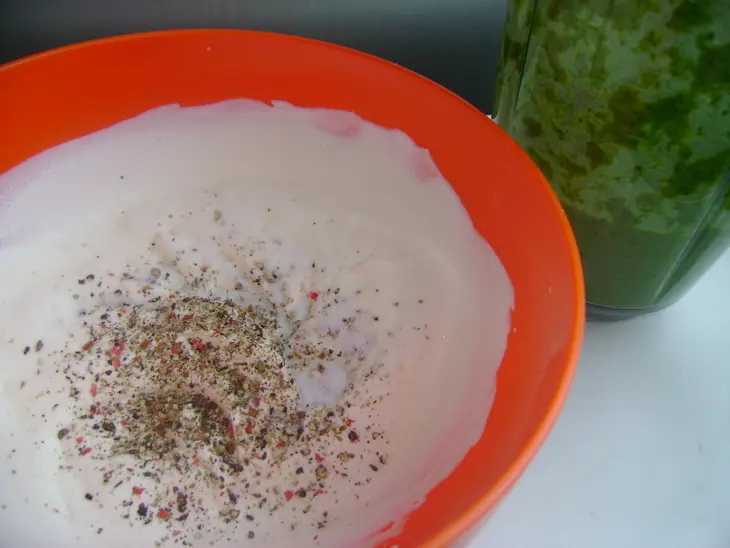 Салат из креветок с соусом из руколы: шаг 3
