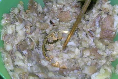 Баклажанная закуска с зеленым горошком и кинзой в йогуртовой заправке: шаг 4