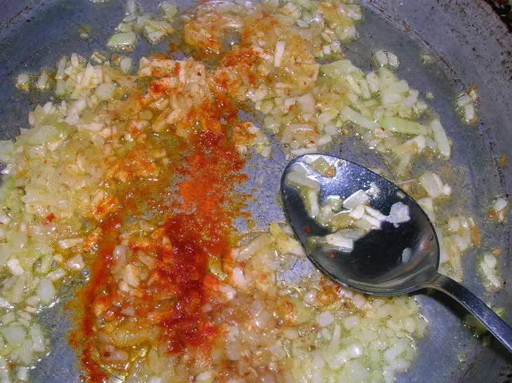 Баклажанная закуска с зеленым горошком и кинзой в йогуртовой заправке: шаг 5