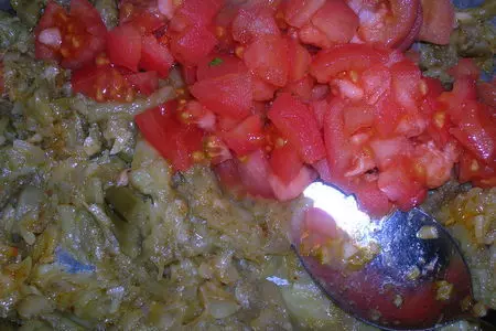 Баклажанная закуска с зеленым горошком и кинзой в йогуртовой заправке: шаг 6