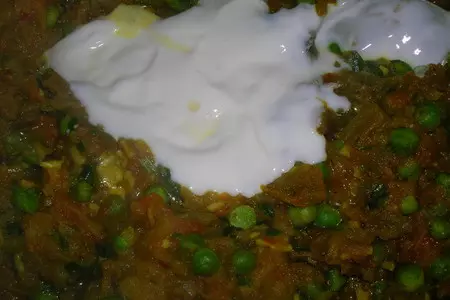 Баклажанная закуска с зеленым горошком и кинзой в йогуртовой заправке: шаг 8