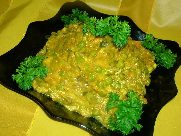 Баклажанная закуска с зеленым горошком и кинзой в йогуртовой заправке: шаг 9