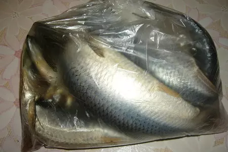 Закуска из солёной жареной селёдки: шаг 1