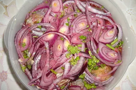 Закуска из солёной жареной селёдки: шаг 4