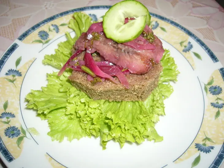 Закуска из солёной жареной селёдки: шаг 6