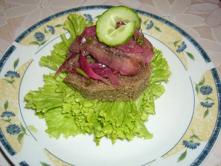 Закуска из солёной жареной селёдки: шаг 7