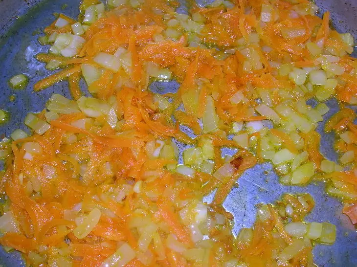 Многочисленная на сайте, но первая для меня - фаршированная курица без костей с начинкой.: шаг 5
