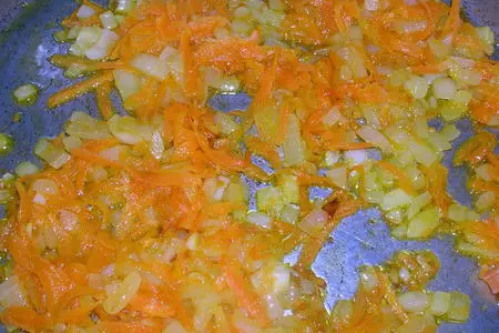 Многочисленная на сайте, но первая для меня - фаршированная курица без костей с начинкой.: шаг 5