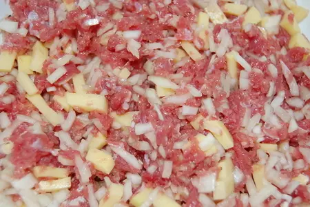 Слоенные пирожки(из домашнего теста) с мясной начинкой.: шаг 4