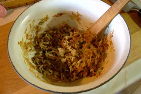 Гёдза – японские пельмени  с морепродуктами: шаг 4