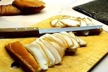 Роллы с копчёным кальмаром: шаг 4