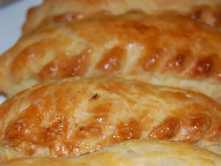 Слоенные пирожки(из домашнего теста) с мясной начинкой.: шаг 7