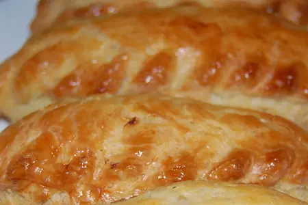 Слоенные пирожки(из домашнего теста) с мясной начинкой.: шаг 7