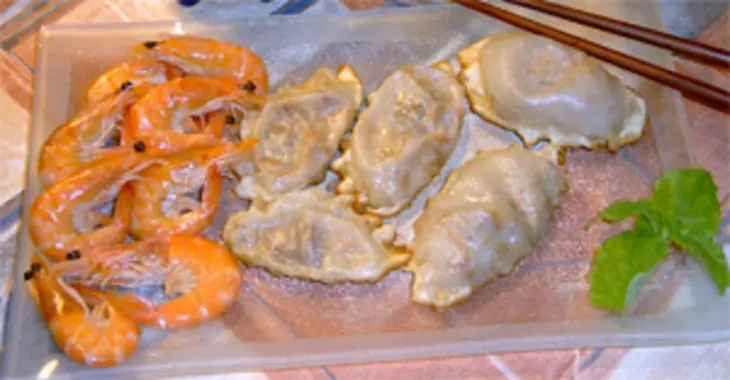 Гёдза – японские пельмени  с морепродуктами: шаг 10