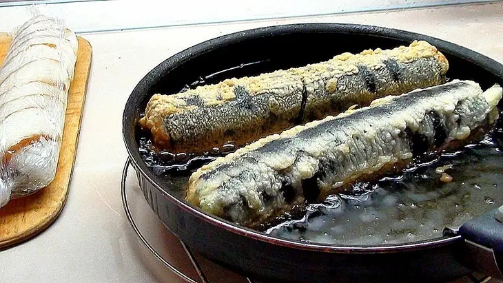 Роллы с копчёным кальмаром: шаг 11