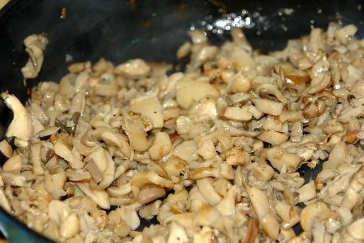 Пирог с курицей и грибами по-уральски: шаг 4