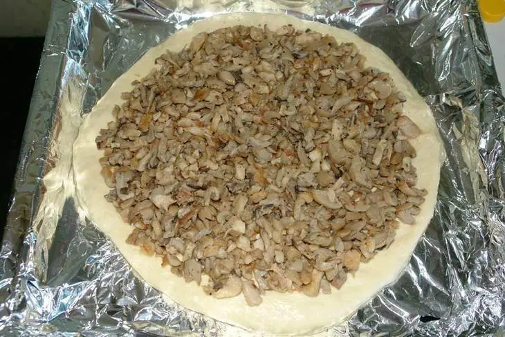 Пирог с курицей и грибами по-уральски: шаг 9