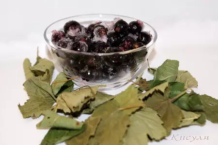 Рулет из грудки индейки с чёрной смородиной: шаг 1
