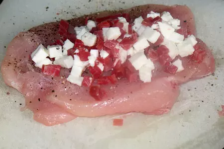 Куриная грудка с сырной начинкой в шубке из цуккини: шаг 2