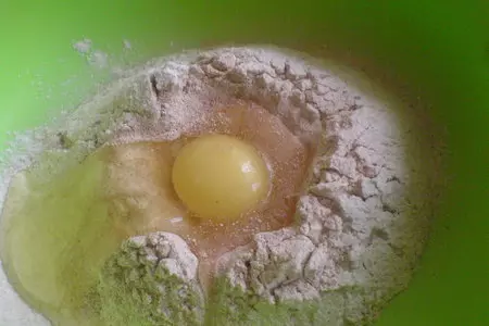 Мясной пирог с луком-пореем: шаг 1